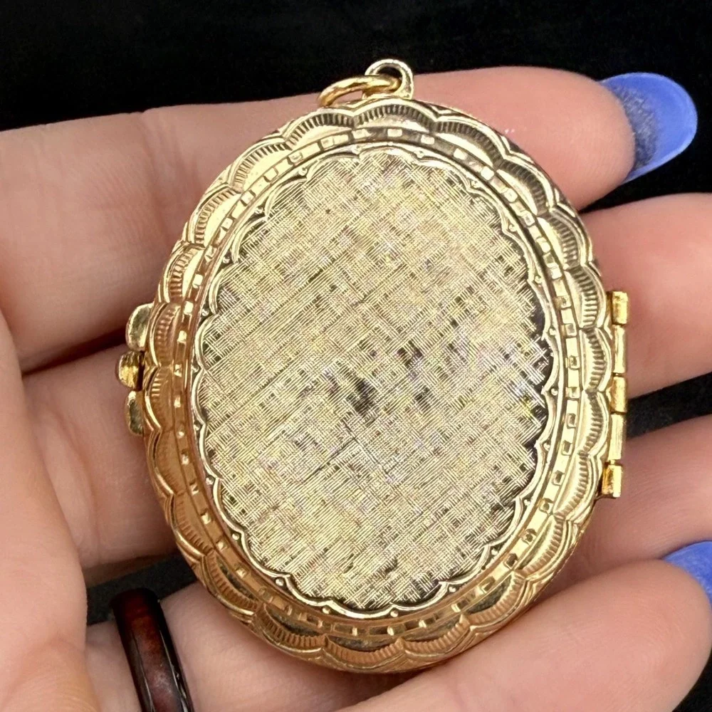 Vintage Coro Locket Gold Tone Large Signed - Picture 8 of 9